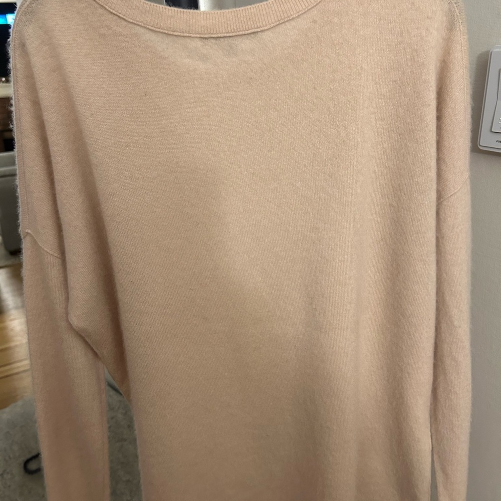 Vince 100% cashmere.